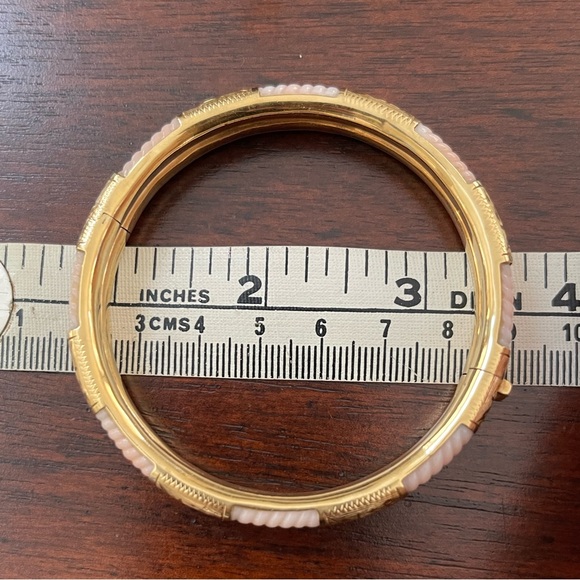 Solid 14K yellow gold & carved natural angel skin coral hinged bangle bracelet - Picture 8 of 12